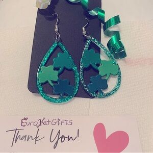 CUTE St Patrick's Lucky Green Clover Earrings Hallow Wood Tear drop shape NEW